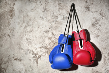 Red and blue boxing gloves hanging on wall. Concept of political confrontation between American major parties - Democratic and Republican © Africa Studio