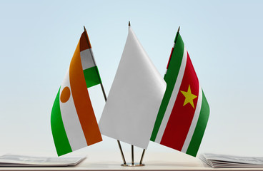 Flags of Niger and Suriname with a white flag in the middle