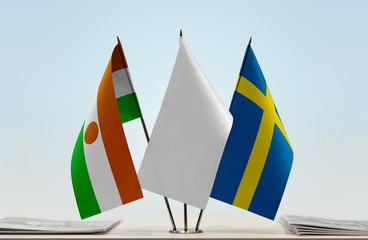 Flags of Niger and Sweden with a white flag in the middle