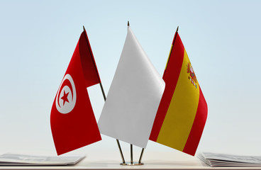 Flags of Tunisia and Spain with a white flag in the middle