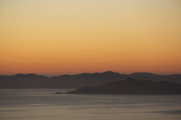 Fototapeta premium Sunset in the Bay Area San Francisco over bay and with bridge and city