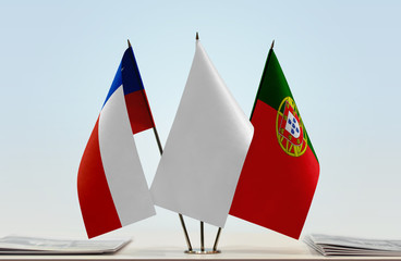 Flags of Chile and Portugal with a white flag in the middle