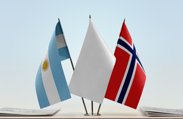 Flags of Argentina and Norway with a white flag in the middle