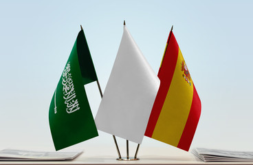 Flags of Saudi Arabia and Spain with a white flag in the middle
