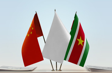 Flags of China and Suriname with a white flag in the middle