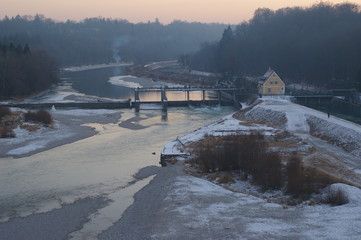 Wehr Isar Grosshesselohe Licht