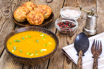 Vegetable soup and cutlets for lunch