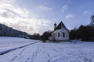 Verlassene Kirche von außen - 193543031