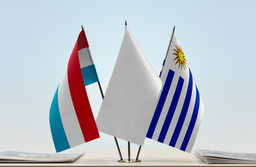 Flags of Netherlands and Uruguay with a white flag in the middle