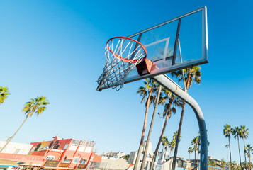 Basketball hoop in Venice Beach © Gabriele Maltinti