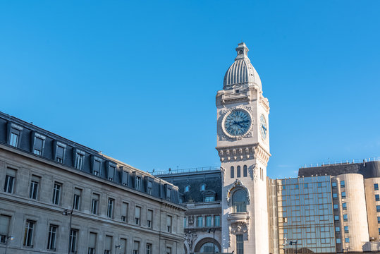 Paris, gare de Lyon, railway station, facade and clock
