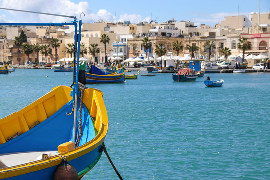 Marsaxlokk, Hafen mit Fischeboot, Malta