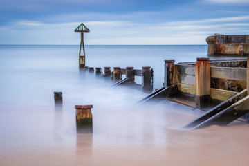 Long Exposure of Waymarker at Seaton Sluice harbour entrance / Seaton Sluice is a village on the Northumberland coast, with a natural harbour formed by the Seaton Burn © drhfoto