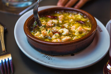 Tapas mit Crevetten in Spanien