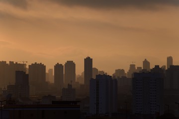 サンパウロ・リベルダージの夜明け