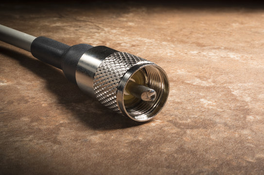 Ham radio antenna connection to the coax cable