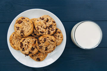 Chocolate chip cookies and glass of milk