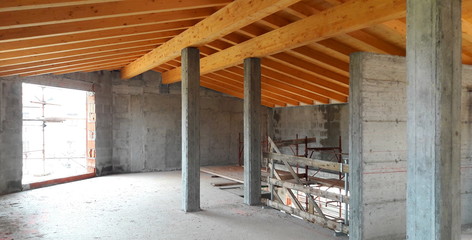 Cantiere edile e lavori in corso - tetto
