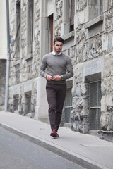 Homme classe dans la rue