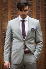 Homme classe dans la rue