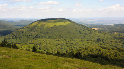 Puy de Pariou volcano in central France © Stefan