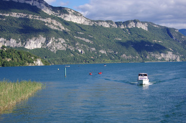 Fototapeta na wymiar lac du bourget en savoie - embouchure du canal de savières