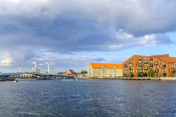 Obraz premium Denmark - Zealand region - Copenhagen - panoramic view of the contemporary architecture and water canals of the Christianshavn district