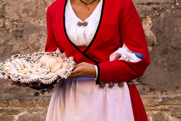 SELARGIUS, ITALIA -  SETTEMBRE 14, 2014: Antico sposalizio selargino, sfilata dei costumi...