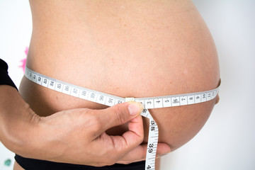 Pregnant woman, belly measurements