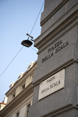 Fototapeta na wymiar Piazza della Scala, Milan
