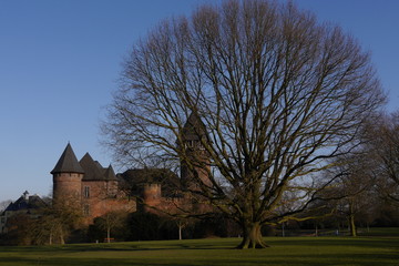 Fototapeta na wymiar Wasserschloss Burg Linn in Krefeld