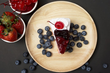 piece of cake and mix berry