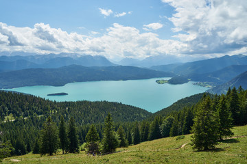 Obraz premium panoramic view at Walchensee in the bavarian alpes mountains with beautiful blue sky and white clouds