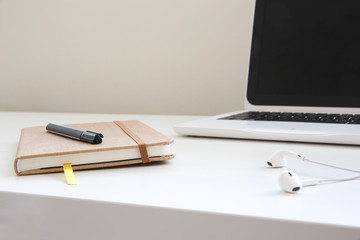 blogger desk whitespace