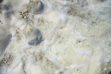 Wasserspritzen am Mehrufer