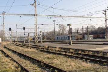 Fototapeta na wymiar railways and electric pylons at the railway station