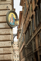 Mosaico de la vrgen en una calle Romana