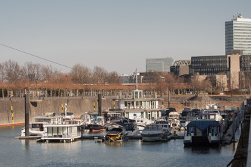 Yachthafen in Düsseldorf im Medienhafen