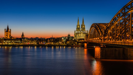 Fototapeta premium Köln – Dom und Hohenzollernbrücke