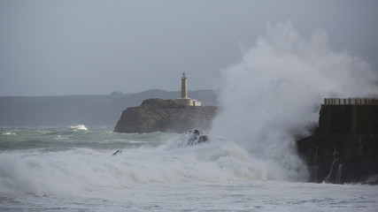 Borrasca sobre la Isla de Mouro, Santander, Cantabria, España