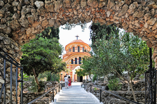 Church Agios Nektarios with Epta Pige