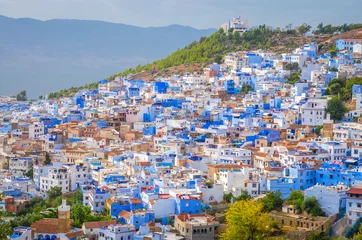 Zelfklevend Fotobehang Luchtfoto van blauwe medina van de stad Chefchaouen, Marokko, Afrika. © Olena Zn