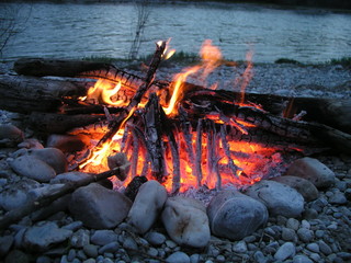 Lagerfeuer campfire Isar Fluss München bushcraft