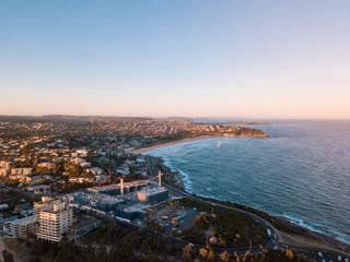 Obraz premium Aerial view of Curl Curl Beach, NSW under the golden light.