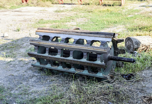 Threshing drum of combine harvester