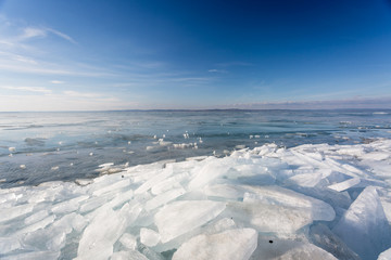 Fototapeta na wymiar frozen lake Balaton