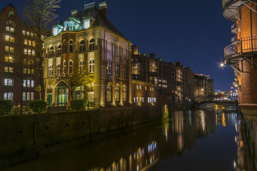 Naklejka premium Night Lights in Hamburg Speicherstadt