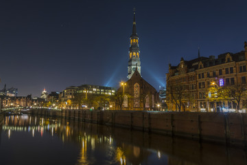 Fototapeta na wymiar Night lights in Hamburg Speicherstadt