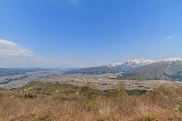 Fototapeta na wymiar 春の坂戸城跡の山頂から見た風景
