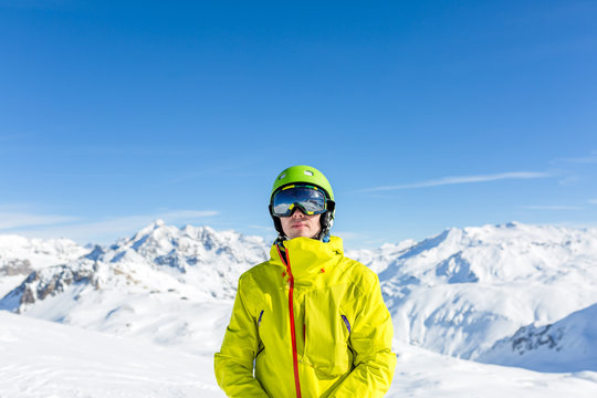 Image of sporty man wearing mask and helmet